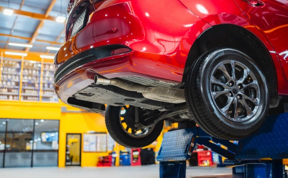 Werkstatt-Team in Berlin – Mechaniker und Servicepersonal der KFZ-Meisterwerkstatt